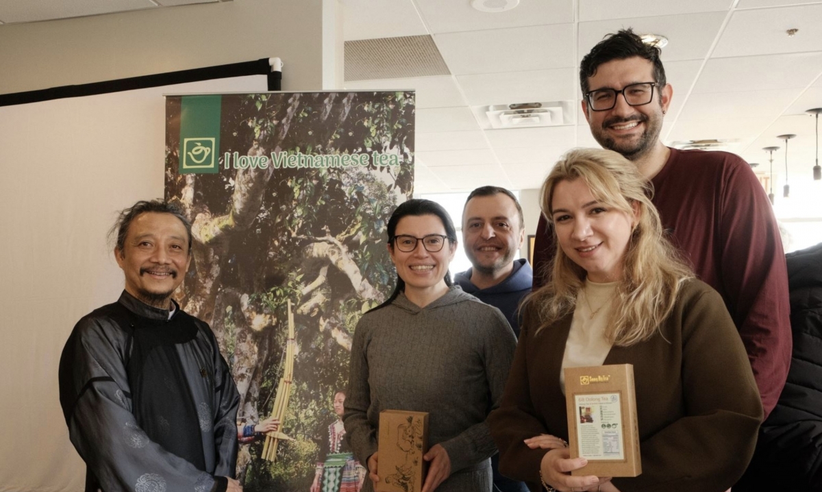 Promoting Vietnamese goods through community cultural bridges